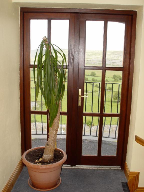 Clare'S Rock Self-Catering Accommodation Carron Szoba fotó